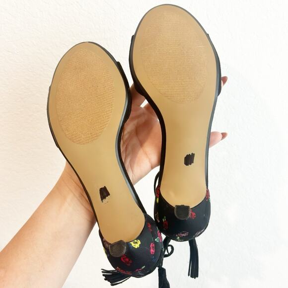 BETSEY JOHNSON RESSY BLACK RED YELLOW FLORAL MULTI WOMEN'S SIZE 7M NO BOX - Picture 7 of 7